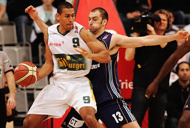 斯在某场比 斯在某场比