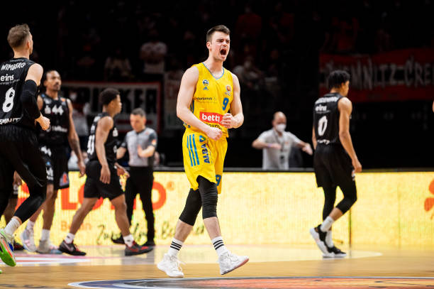 本赛季的五 本赛季的五